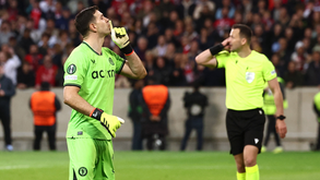 A crónica do Lille-Aston Villa, 2-1 (3-4 pen.): Dibu estraga o sonho de Paulo Fonseca