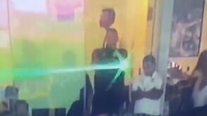 Guarda-redes punido com 11 jogos de suspensão após apontar laser ao camisola '1' da equipa adversária