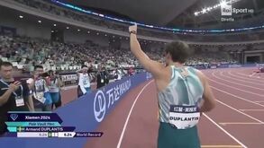 De centímetro a centímetro... Armand Duplantis volta a bater recorde mundial da vara