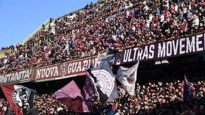 Dez polícias feridos em confrontos entre claques da Fiorentina e Salernitana