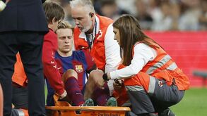 Frenkie De Jong sofre lesão no tornozelo direito e falha o resto da temporada