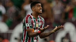 Fluminense suspende 4 jogadores por fazerem festa (com várias mulheres) no hotel de estágio