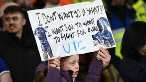 O cartaz de criança que resume a época do Chelsea: «Não quero a tua camisola. Só quero que lutes por nós»