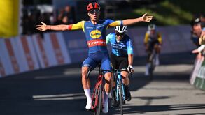 Thibau Nys vence etapa e assume liderança da Volta à Romandia