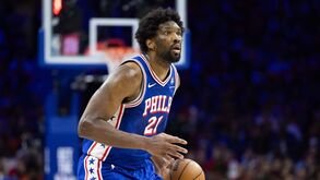 Embiid tem paralisia facial e fez 50 pontos em jogo da NBA: «Espero melhorar, tenho uma cara bonita»