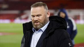 Rooney revela hábito noturno com secador de cabelo e deixa adeptos intrigados