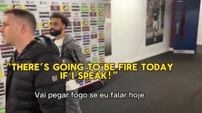 «Queres voltar a sentar-te?»: revelados pormenores da acesa discussão entre Klopp e Salah