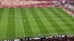 Novo coro de assobios bem audível: assim reagiram os adeptos do Benfica à substituição de Schmidt
