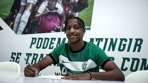 Alexandre Brito renova com o Sporting