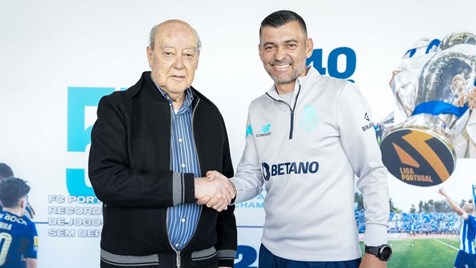 Oficial: Sérgio Conceição renova contrato com o FC Porto