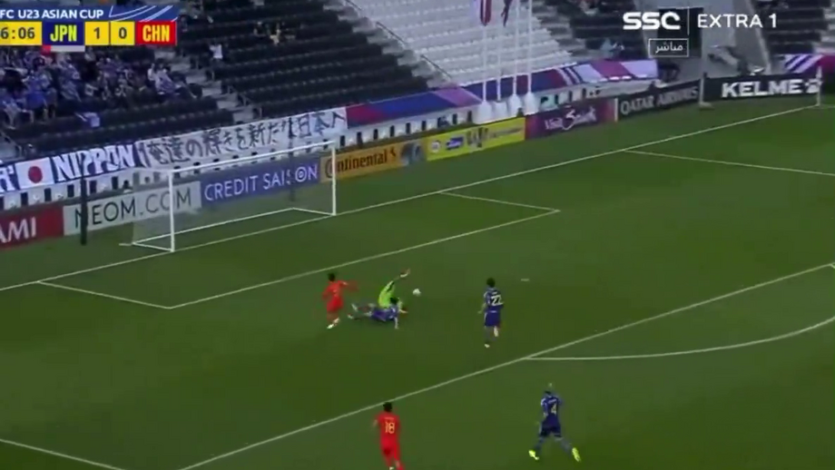Guarda-redes do Benfica ajudou nipónicos a levarem a melhor sobre a China, apesar de terem estado em inferioridade numérica durante 73'