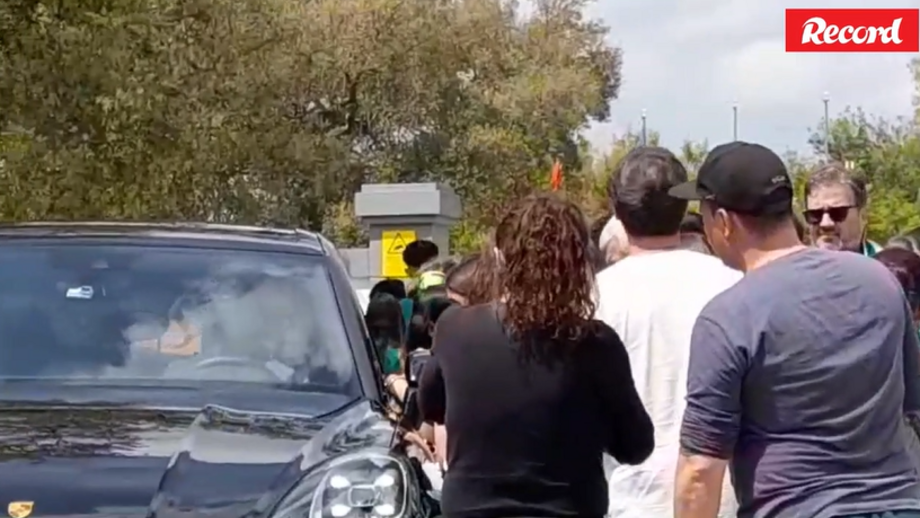 Leões têm feito fila para conseguir um autógrafo, uma fotografia ou meros dois dedos de conversa com os seus ídolos