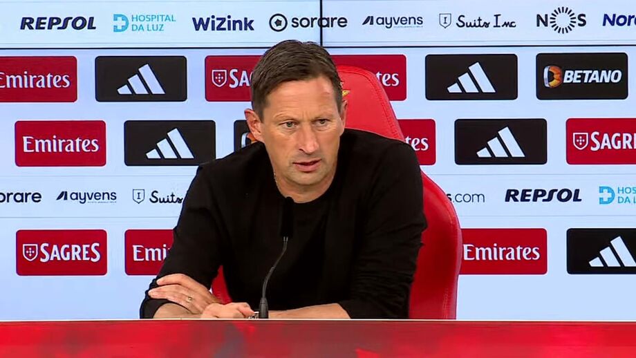 Treinador do Benfica diz que sentiu ainda o apoio de "55 mil adeptos" nas bancadas