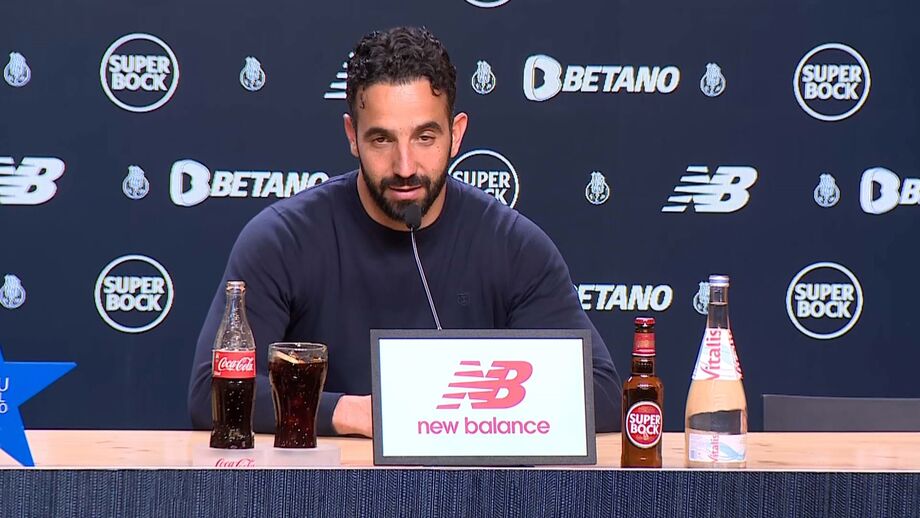 Treinador do Sporting questionado sobre ausência do ala no onze dos leões para o clássico com o FC Porto