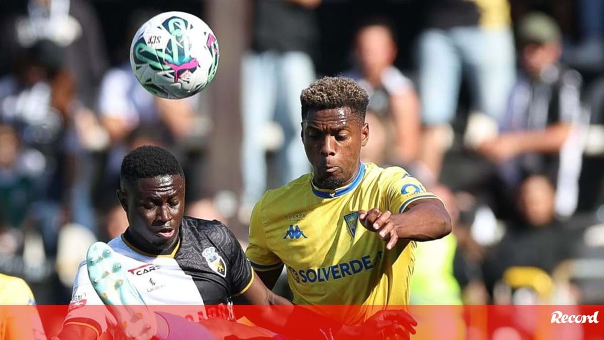 A crónica do Farense-Estoril, 3-2: susto pelo meio em tarde de festa