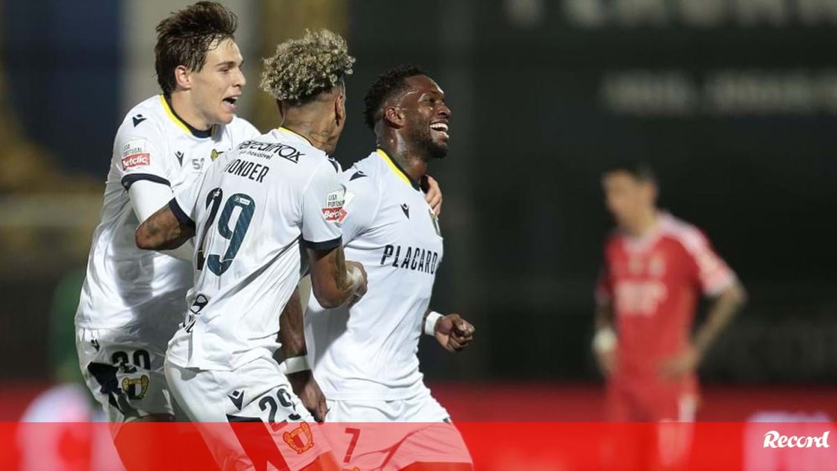 A crónica do Famalicão-Benfica, 2-0: um puma é um leão de juba rapada