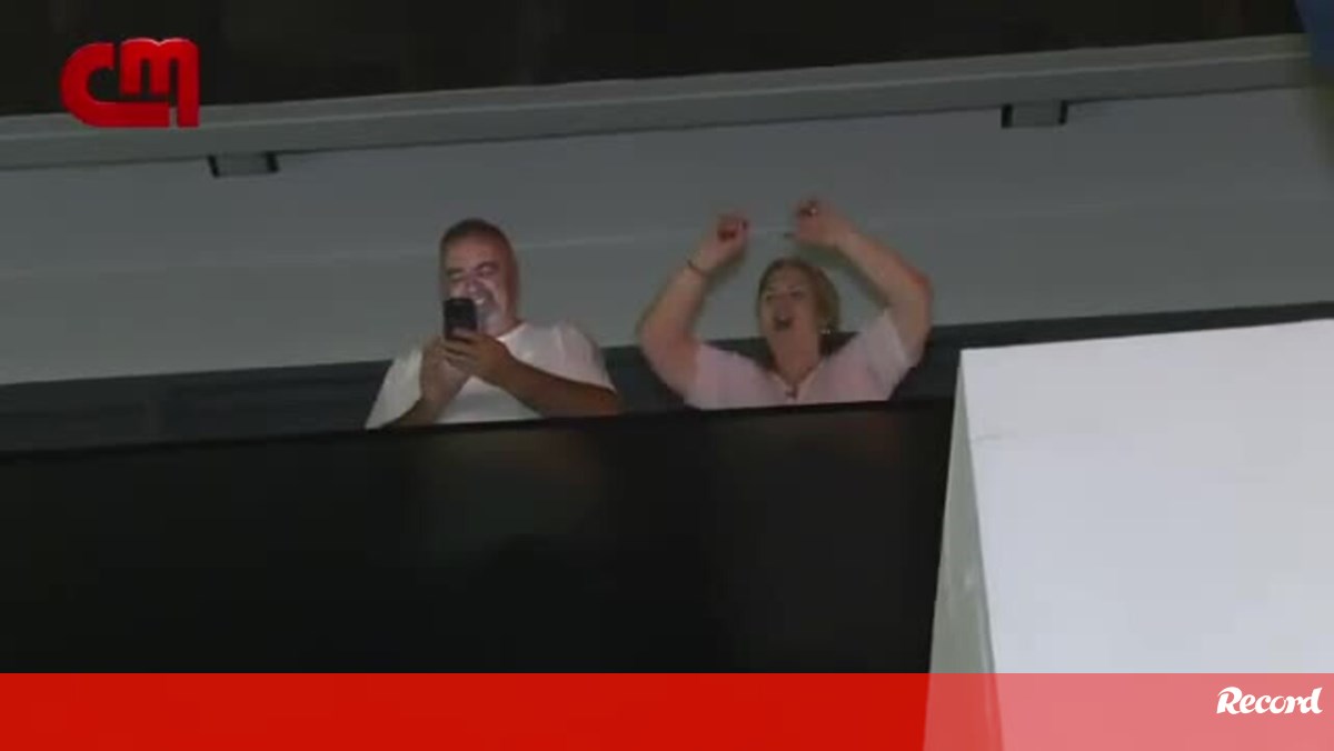 Dolores Aveiro festeja título do Sporting aos saltos... na varanda