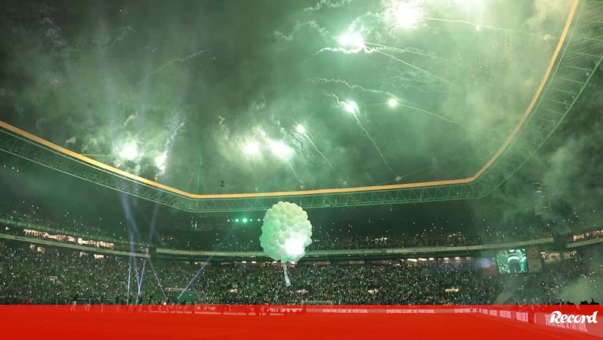 Festa do título do Sporting: espectáculo em Alvalade com coreografia num balão de ar quente verde e fogo de artifício