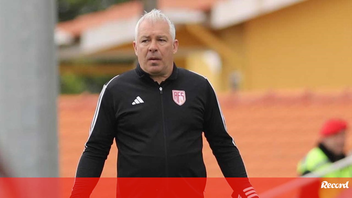 Jorge Costa e o playoff com o Portimonense: «Ninguém nos ofereceu nada, estamos cá por mérito próprio»