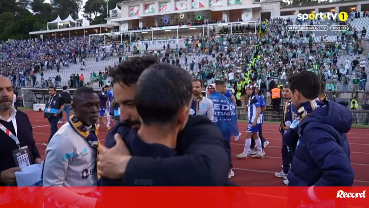 Desilusão no banco, o apoio de Varandas e o abraço a Conceição: assim reagiu Amorim à derrota na final da Taça