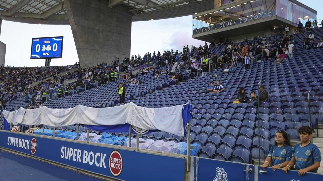 Claque pouco representada no último jogo no Dragão