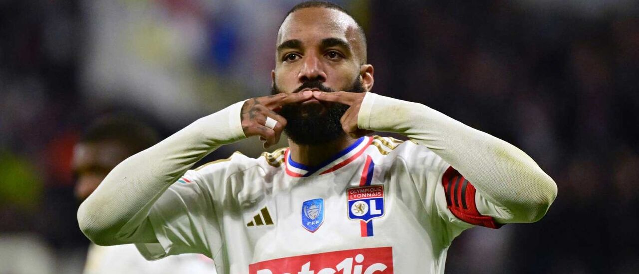Lacazette foi herói na última jornada