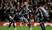 Simão marcou ao Liverpool em Anfield em 2006