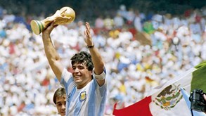 Bola de Ouro de Maradona no Mundial'1986 esteve desaparecida durante décadas e agora será leiloada em Paris