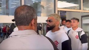 Adeptos do Flamengo insultam equipa no aeroporto após derrota na Libertadores