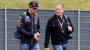 Pai de Verstappen reage à saída de Adrian Newey: «A equipa está em risco de desmoronar-se»