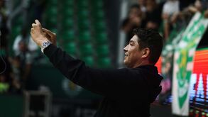 Jardel fez as delícias no João Rocha: as imagens do antigo goleador no dérbi de voleibol