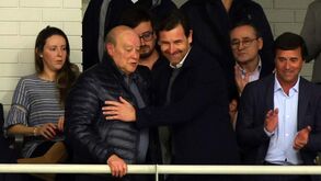 Testemunho passado num abraço: Dragão Arena foi o palco do encontro entre Pinto da Costa e Villas-Boas