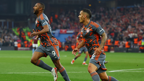 A assistência de calcanhar de Chiquinho no 1.º golo do Olympiacos frente ao Aston Villa
