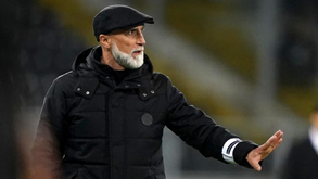 Álvaro Pacheco com a porta aberta para sair do V. Guimarães no final da época