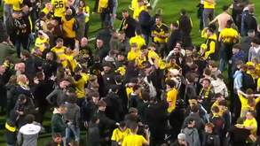 Um turbilhão de emoções: adeptos e jogadores do Roda festejaram duas vezes a subida de divisão mas nenhuma contou