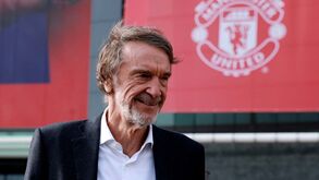 Jim Ratcliffe arrasa departamentos do Manchester United por email: «Uma desgraça»