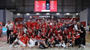 Benfica vence Sporting na 'negra' e sagra-se pentacampeão de voleibol