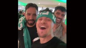 «Binde pá festa 2.0»: como os jogadores do Sporting celebraram o título à mesa em Alvalade