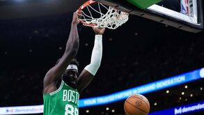 Neemias Queta estreia-se no playoff da NBA com dois pontos e dois ressaltos