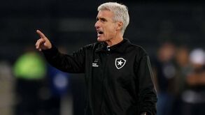 Luís Castro apela à FIFA e Botafogo já foi avisado: clube tem até 9 de junho para pagar dívida