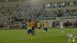 O golo que salvou o Al Nassr: Cristiano Ronaldo atirou à barra e Brozovic disparou uma bomba