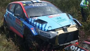 Rali de Portugal: Teemu Suninen e Lucas Simões capotaram e estão fora da corrida