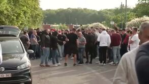O protesto que levou ao cancelamento do jogo do Standard Liège