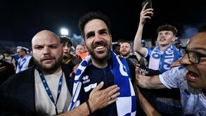 Cesc Fàbregas sobe e promete ida a Ibiza