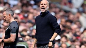 Guardiola explica por que veste 'camisolão' da sorte: «Nem que estejam 45 graus...»