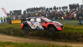 Primeira passagem por Fafe: muito nevoeiro e Tänak aproxima-se de Ogier
