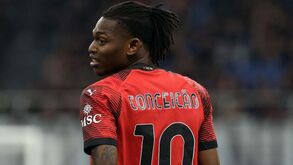 Rafael Leão entrou com 'Conceicão' na camisola e o treinador do Milan reagiu: «Não vi, senão não o deixava entrar»