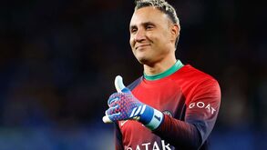Keylor Navas anuncia saída do PSG