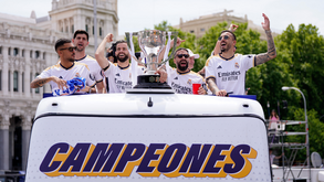 Enchente e pedidos pela 15.ª Champions: Real Madrid fez a festa na Praça Cibeles