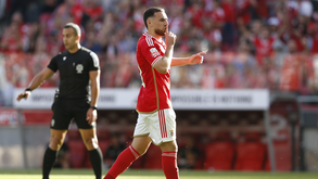Benfica-Arouca: Kökçü também marca de penálti e manda calar Arruabarrena